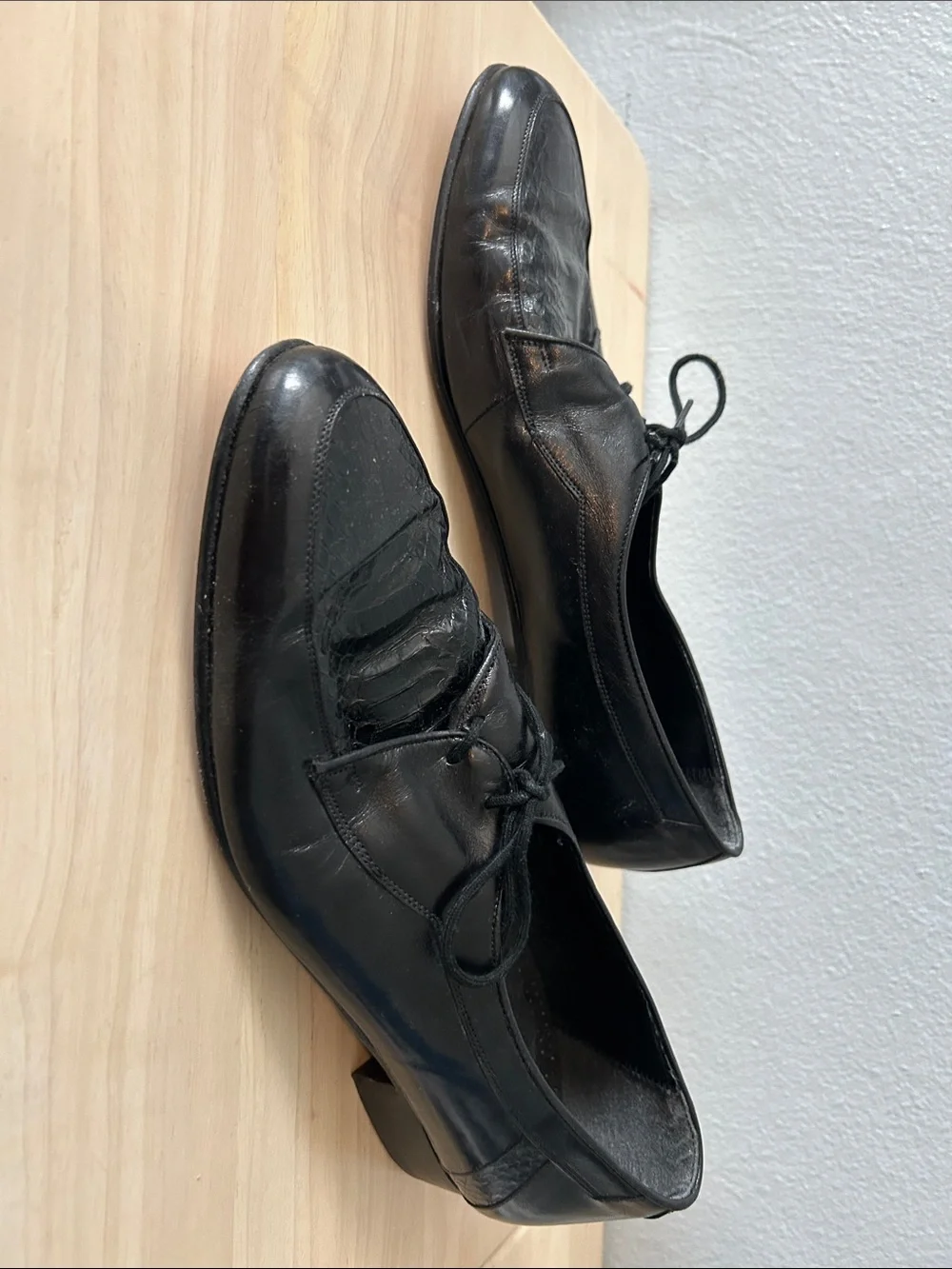 VTG Giorgio, Brittney, black leather and snake skin lace up loafer made in Spain